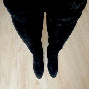 Stuart Weizmann over the Knew Suede Boots  like new